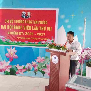 Đồng chí Nguyễn Văn Chơn – Đảng ủy viên, Chủ tịch Hội Cựu chiến binh xã Tân Phước đại diện Đảng ủy phát biểu chỉ đạo đại hội 