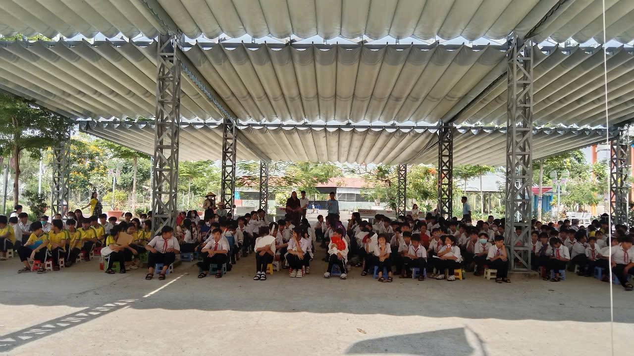 Học sinh tham dự Hội nghị