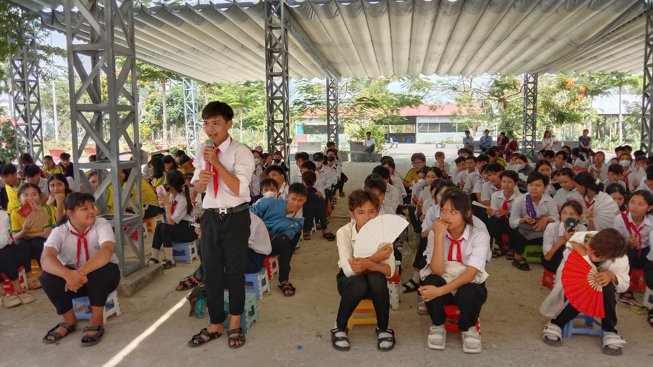 Học sinh tham gia phát biểu trả lời câu hỏi